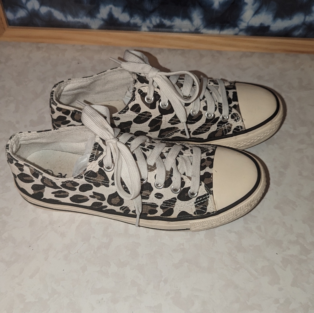 Taupe and gray leopard print sneakers sz 8 - Picture 2 of 5